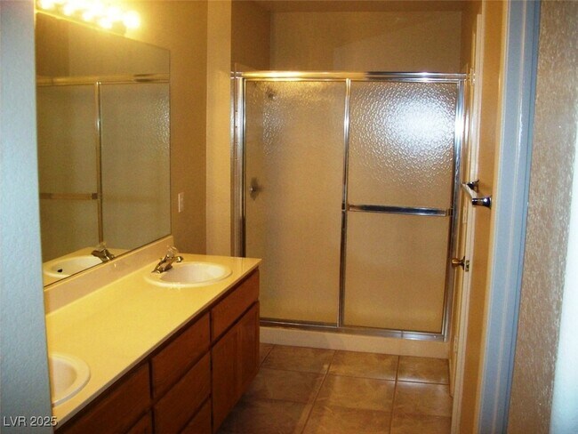 Building Photo - 5440 Red Sun Dr