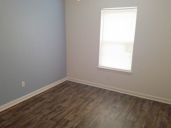 Building Photo - 405 Hale St