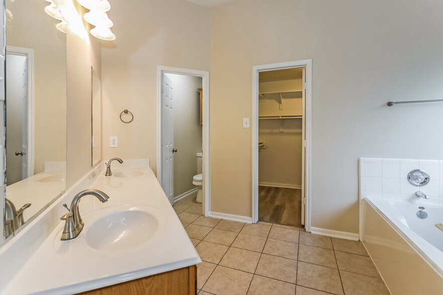 Building Photo - 9806 King Arthur Ct