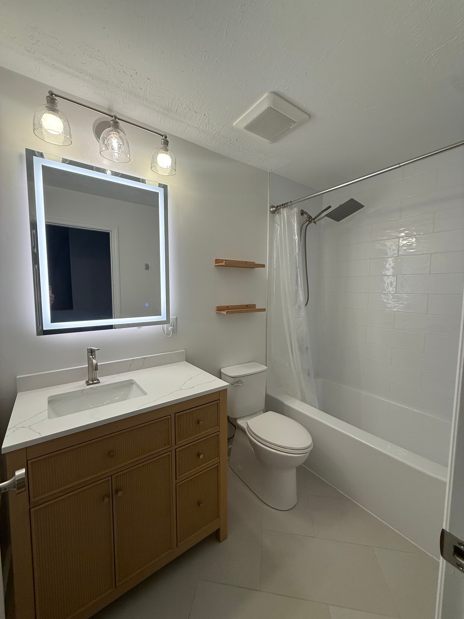 Guest Full Bathroom - 5201 Atlantic Blvd