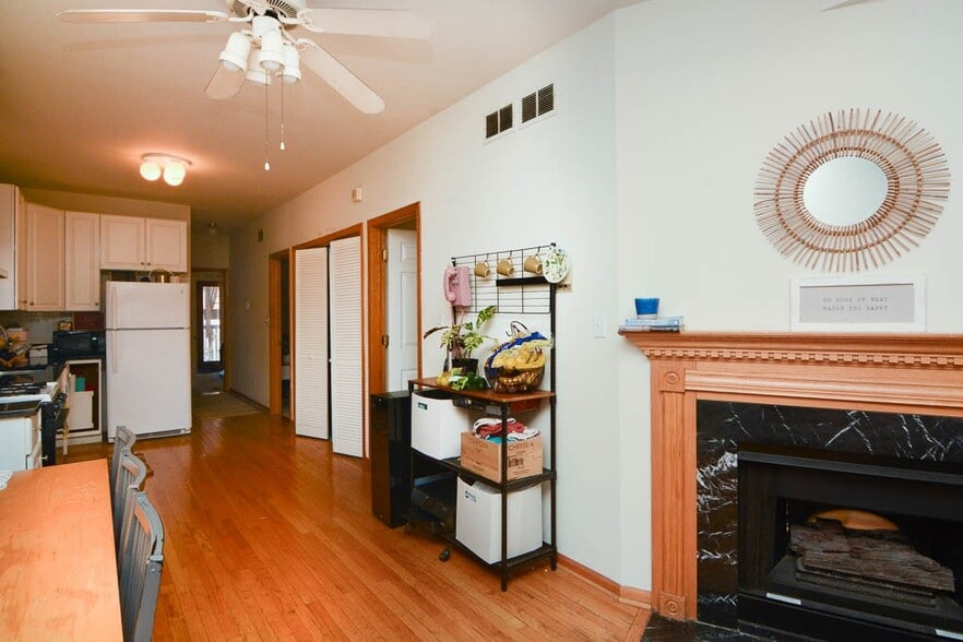 Building Photo - 1332 N Wolcott Ave