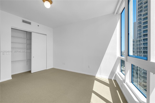 Building Photo - 100 South Pointe Dr