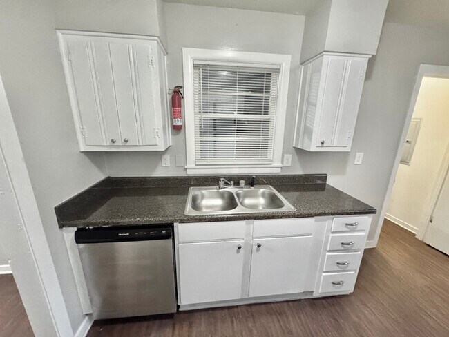 Building Photo - 1754 Danville Rd