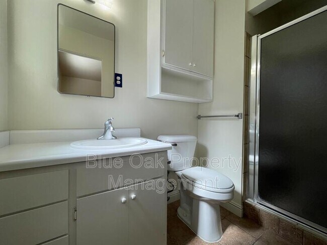 Building Photo - 6 Begonia Ln