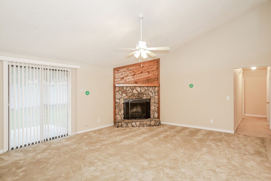 Building Photo - 8424 Bluestem Ct