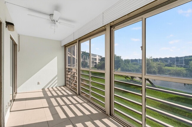 Building Photo - 2024 Hythe B