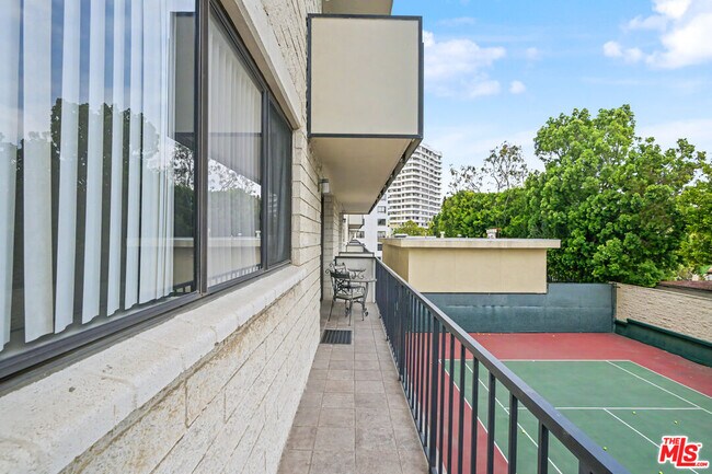 Building Photo - 10535 Wilshire Blvd