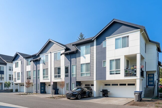 Building Photo - 3B/3B cozy townhome