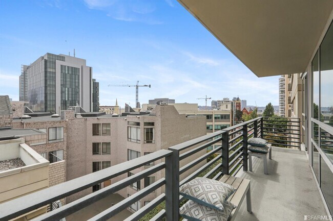 Building Photo - 1388 Gough St