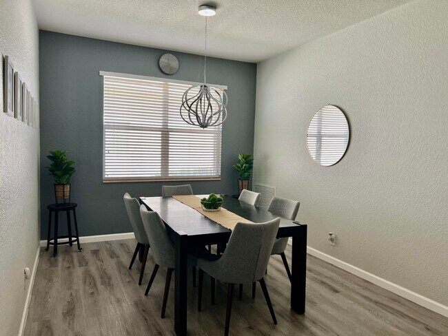 Building Photo - 333 Berenger Walk