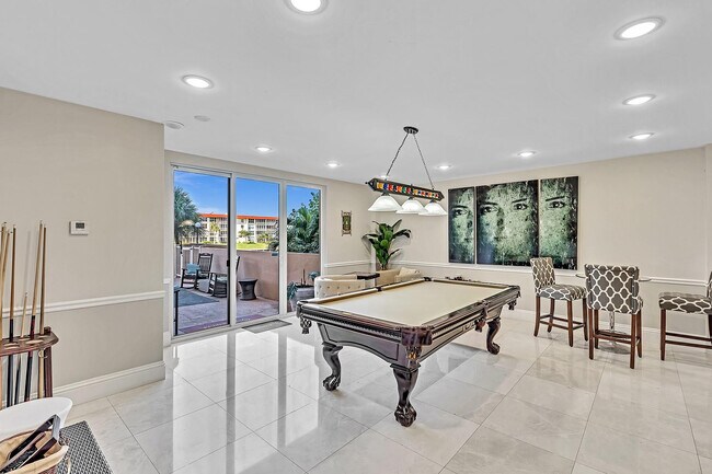 Building Photo - 1150 Hillsboro Mile