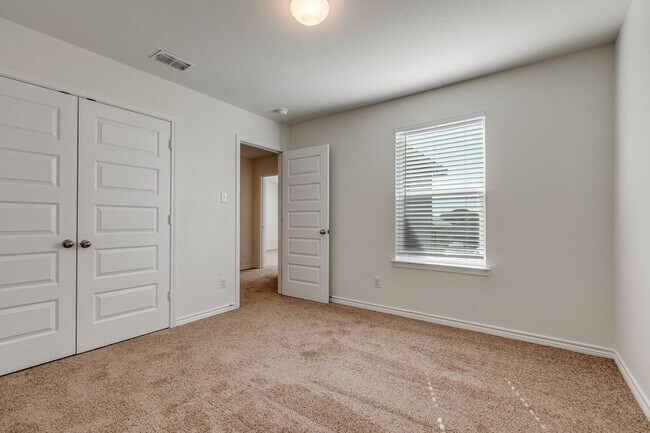 Building Photo - Welcome home to this 3-bedroom 2.5-bath in the desirable Marbella community