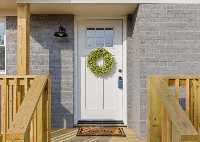 Building Photo - Charming Chattanooga Home in Prime Location!