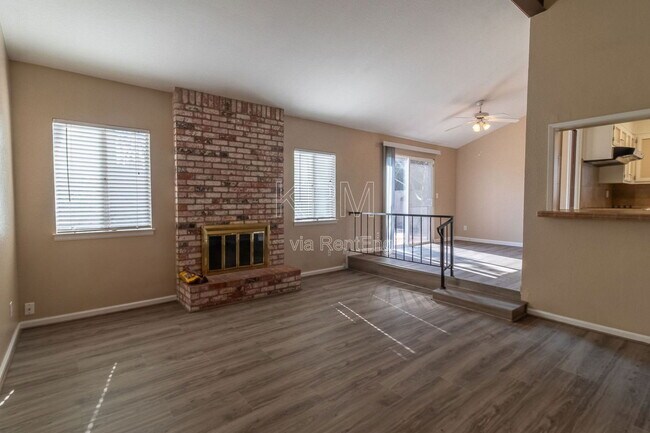 Building Photo - 2930 Angel Dr