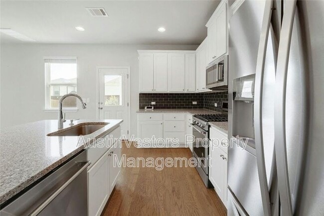 Building Photo - 15801 Crissom Ln