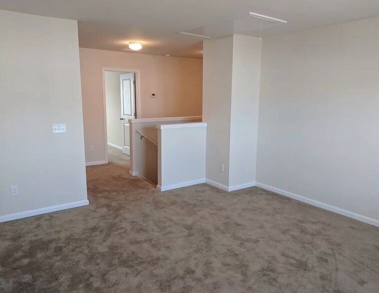 Building Photo - 332 Fox Ridge Ln