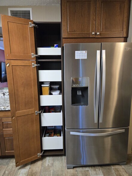 Building Photo - 5242 NE 6th Ave