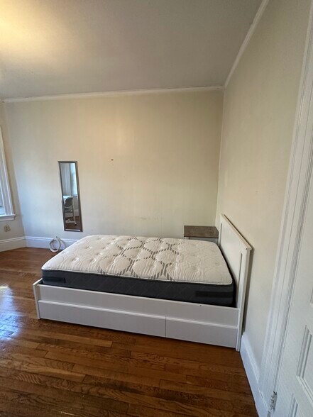 Building Photo - 54 Babcock St