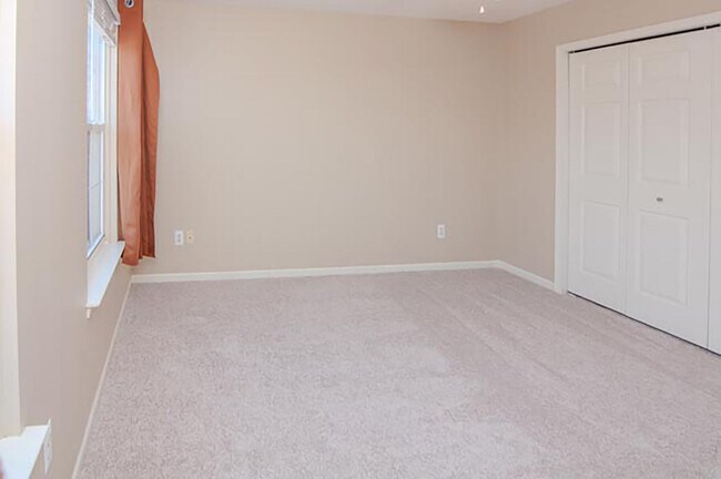 Building Photo - 448 Cherry Orchard Rd