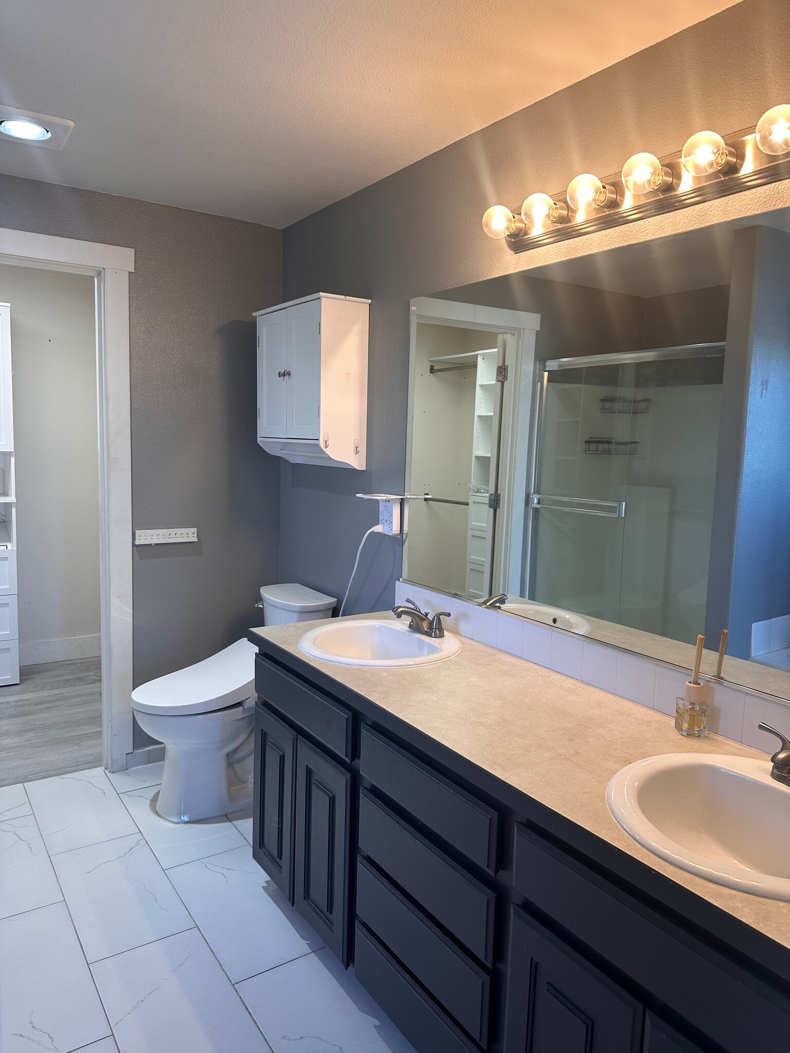 Primary Bath - 1916 S Allen Ave