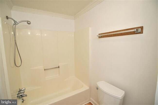 Building Photo - 118 Middle Point Ct