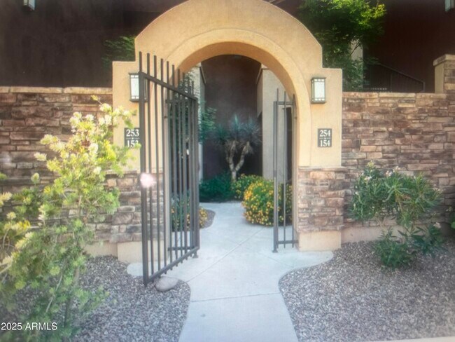 Primary Photo - 7027 N Scottsdale Rd