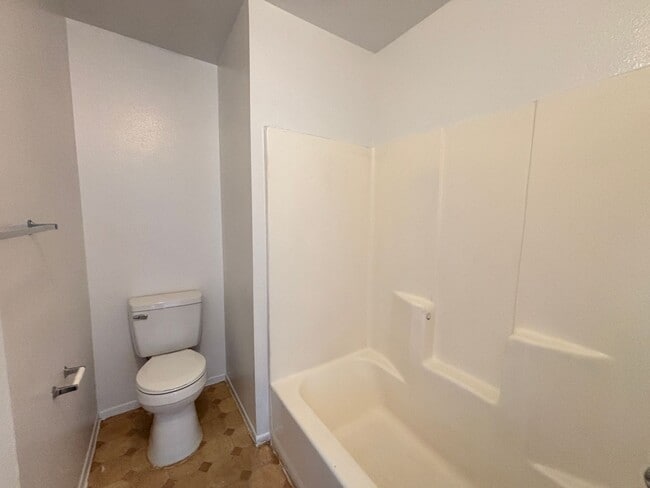 Building Photo - East Palmdale Townhouse