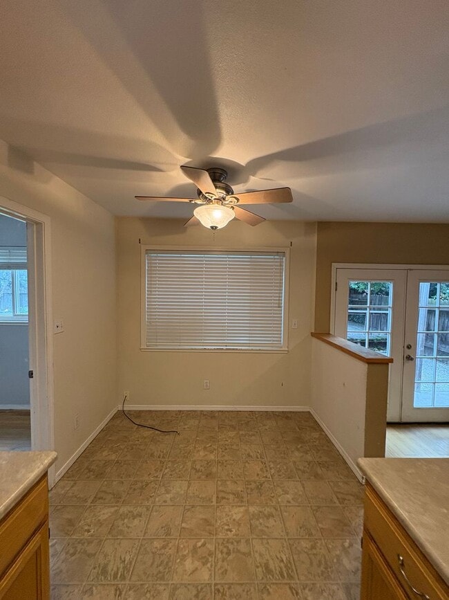 Building Photo - 3bed/2bath Home with large yard in South Sac