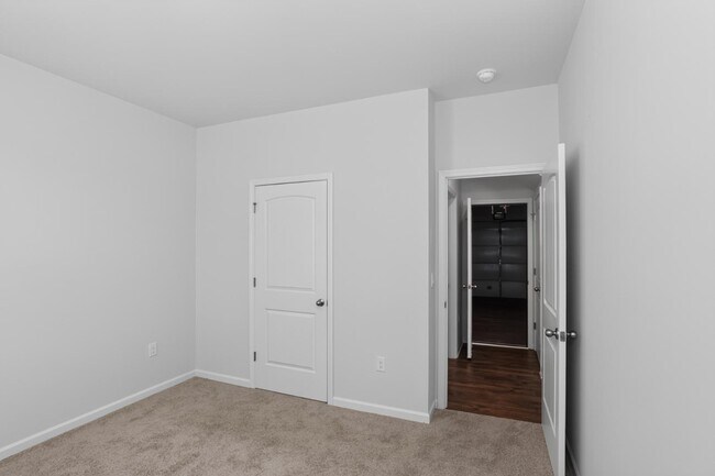 Building Photo - 383 King Vlg
