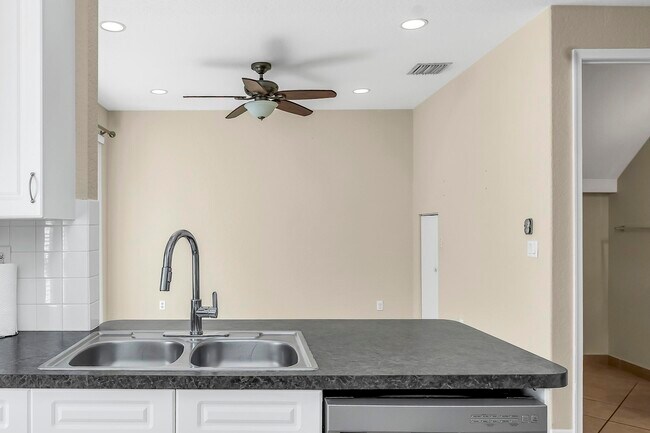 Building Photo - 228 Lake Monterey Cir