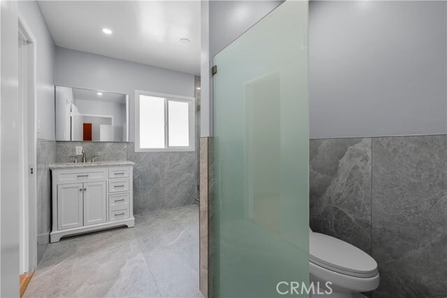 Building Photo - 523 Meadows Dr