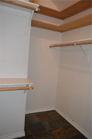 Building Photo - Spacious 3/2/2 For Lease
