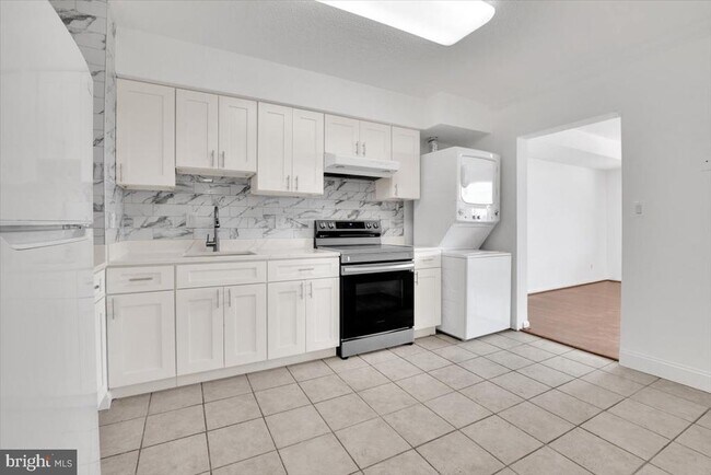 Building Photo - 3709 S George Mason Dr