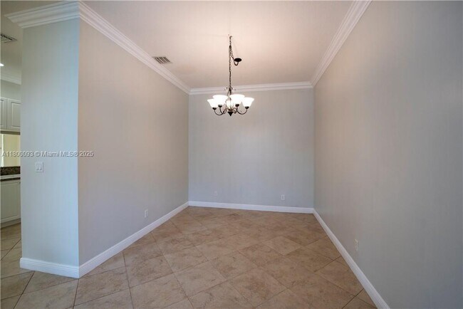Building Photo - 3371 Lakeside Dr