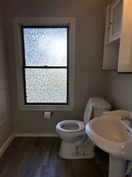 Building Photo - 215 W 1st St S