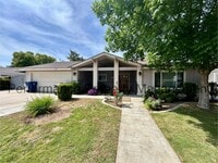 Building Photo - Cozy 3 Bed/2 Bath SW Bakersfield Home w/ Pool & $0 Deposit Option