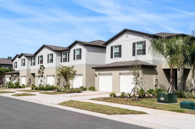 Building Photo - APPLY NOW! 2BED 2.5BATH