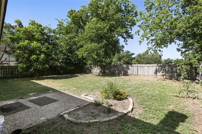 Building Photo - 10503 School House Ln