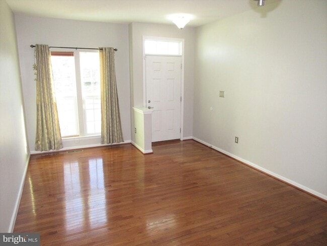 Building Photo - 1305 Madison Ln