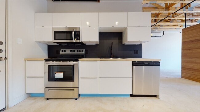 Building Photo - 305 W 27th St