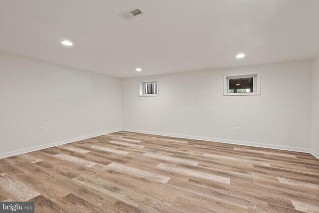 Building Photo - 8914 Shamrock Ct