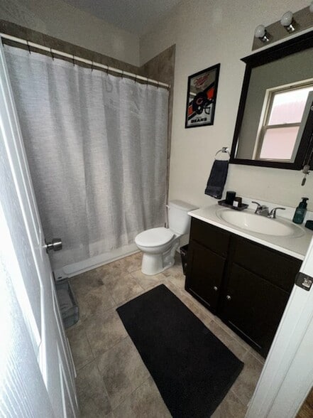 Building Photo - 3637 W Belmont Unit #2