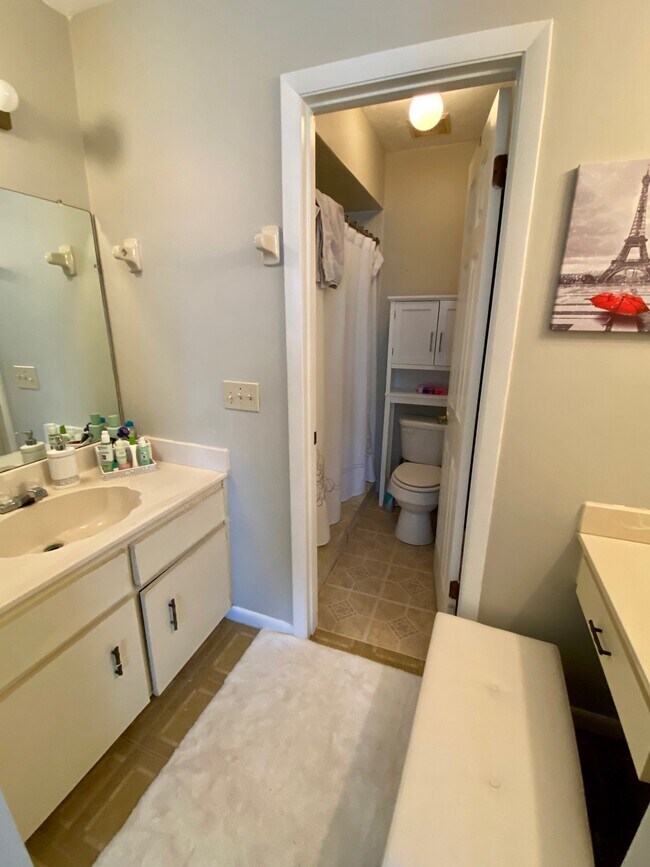 Building Photo - 251 Orange Grove Dr