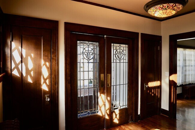 Building Photo - Stunning Historic Estate + In Ground Pool + Private Carriage House + Chef's Kitchen + Two Car Garage