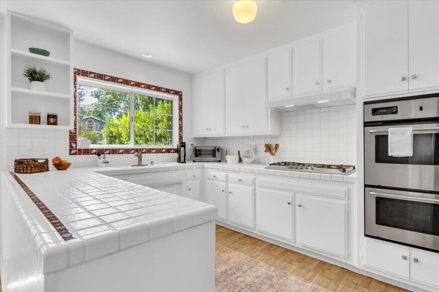 Building Photo - 23223 Canzonet St