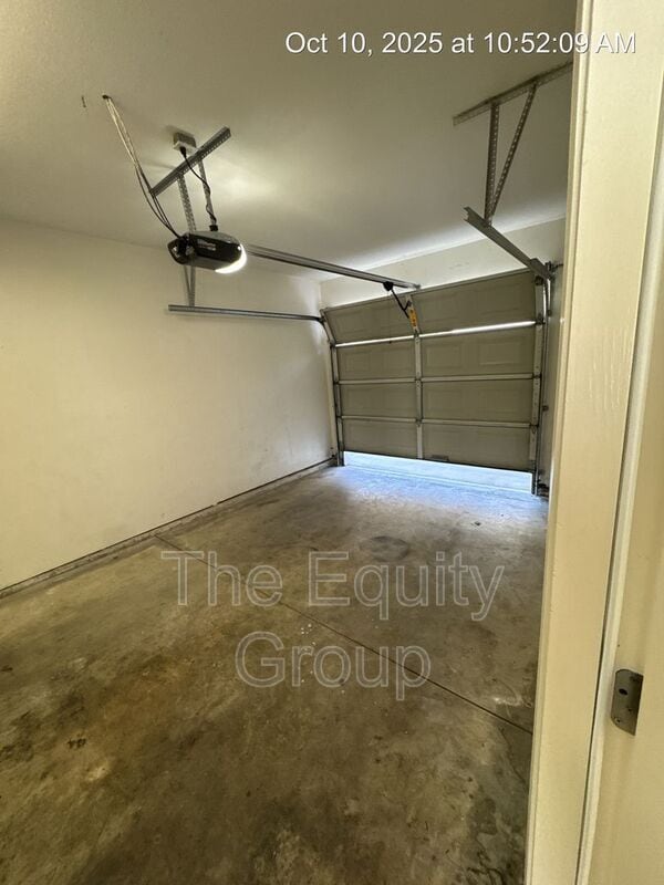 Building Photo - 2924 S Sallee Ct