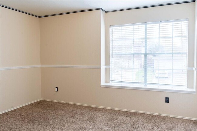 Building Photo - 1608 Diana Dr