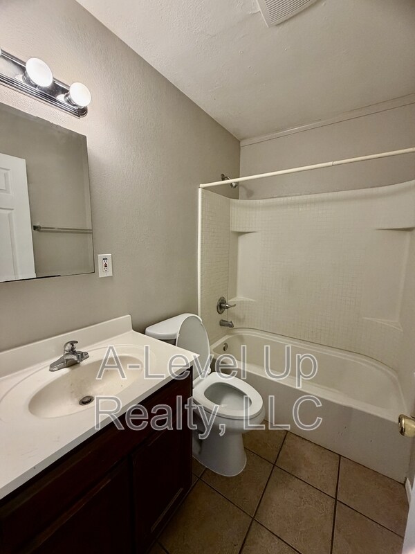 Building Photo - 2705 S Monterey Vista