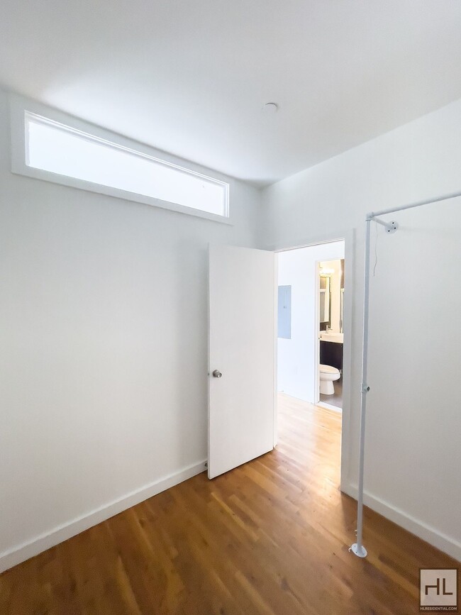 Building Photo - Sunlit Bushwick 2-Bed Plus a 3rd Room / Pr...