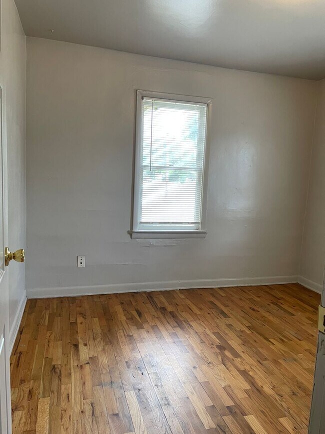 Building Photo - 4 Bed 2 Bath Old Town Fort Collins Home on Corner Lot